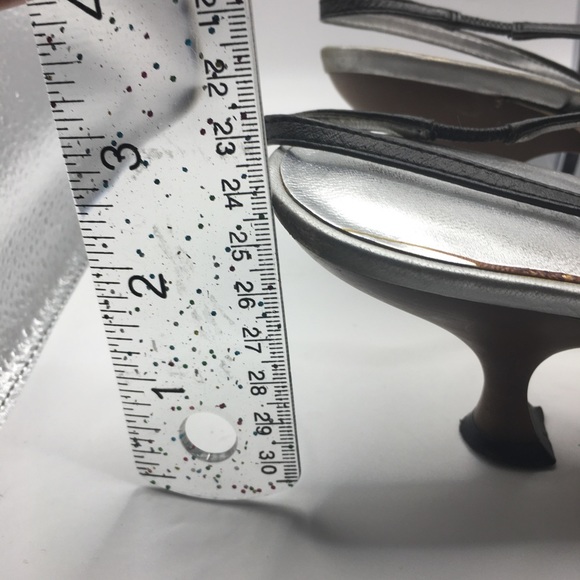 Pointed Toe Short Heel w/ Bow - Picture 5 of 7